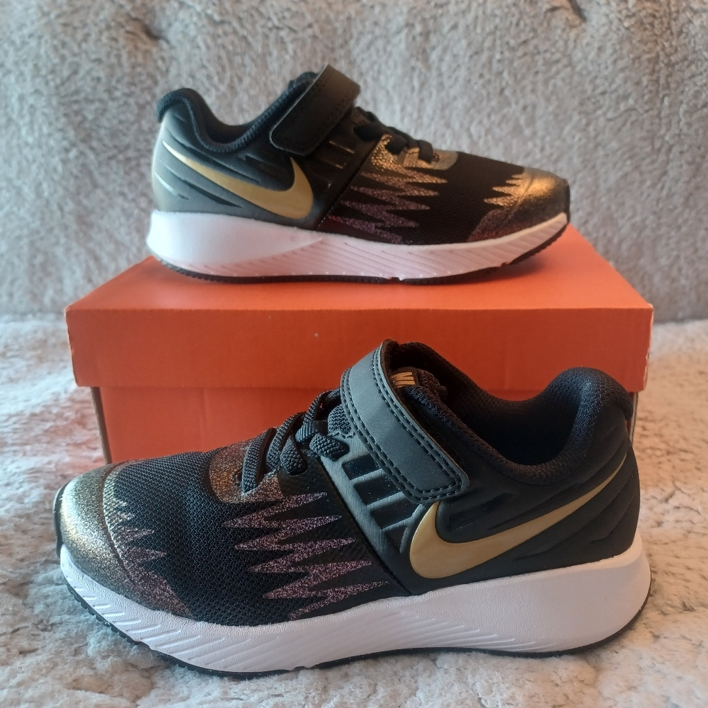 Nike Star Runner SH (PSV)  Size 11.5C  Black/Metallic/Gold-White